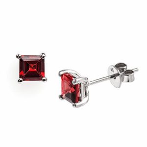 9ct White Gold 5mm Square Garnet Stud Earrings Es00664