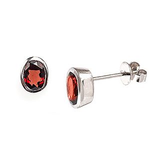 9ct White Gold 7x5mm Mozambique Garnet Oval Stud Earrings Es00243